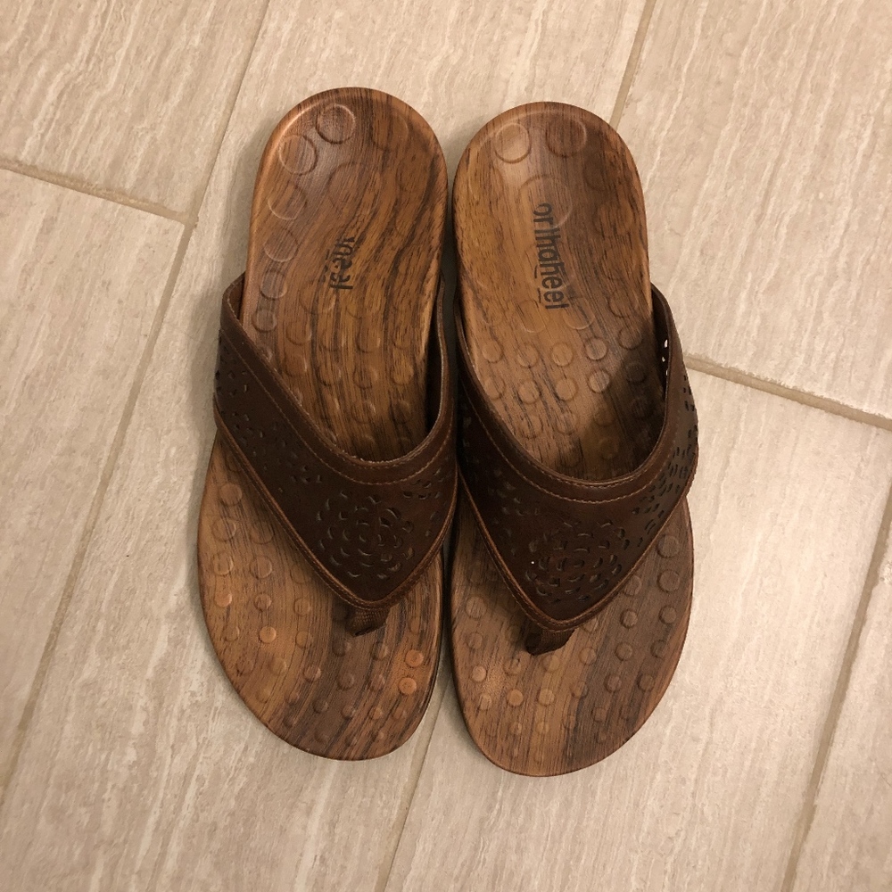 Vionic by Orthaheel Brown Sandals - Size 7